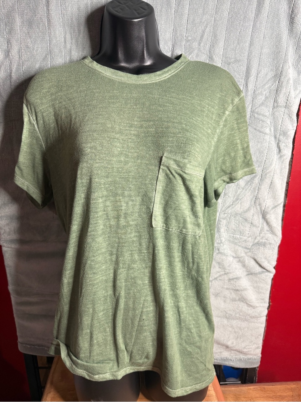 Abercrombie and Fitch Men's Green Pocket Crewneck T-Shirt